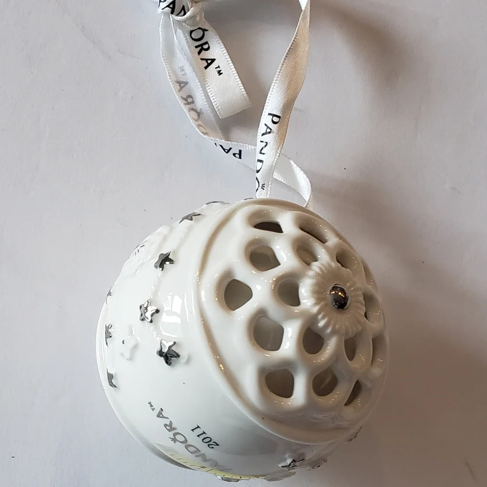 Pandora 2011 Collectible Porcelain Ball Holiday Ornament… - Picture 5 of 6